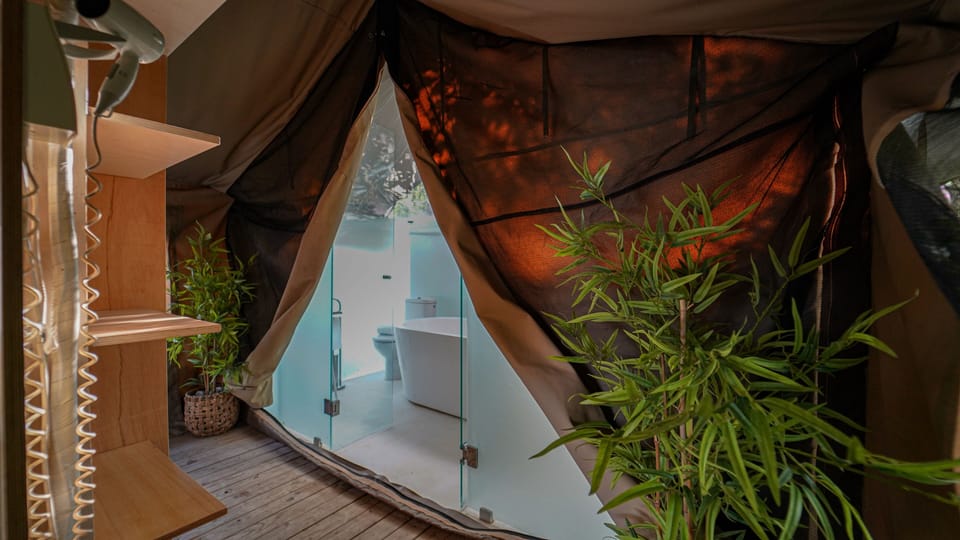 Tent | In-room safe, desk, soundproofing, iron/ironing board
