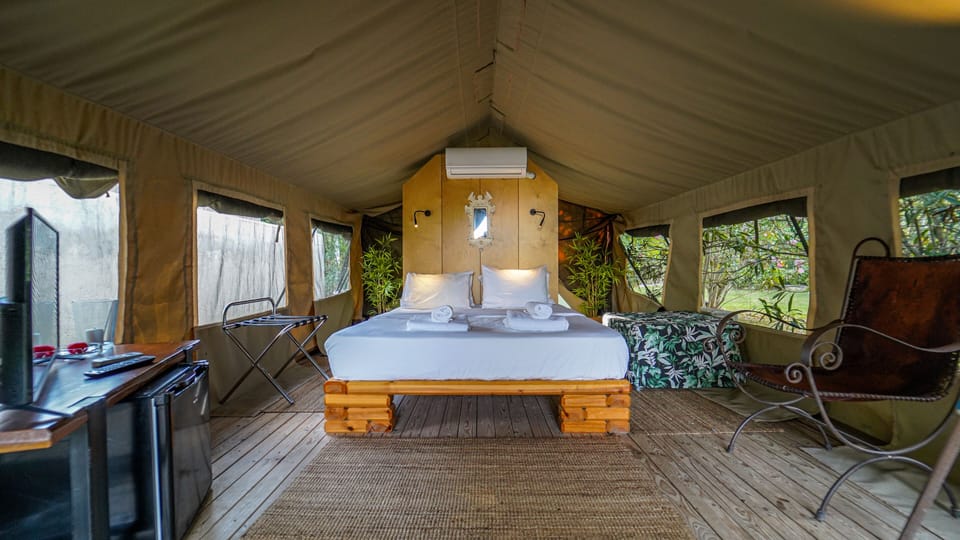 Tent | In-room safe, desk, soundproofing, iron/ironing board
