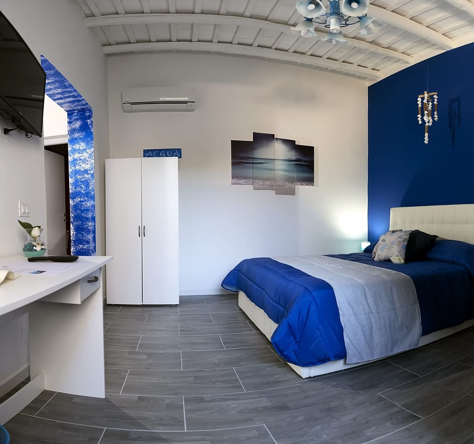 Deluxe Triple Room | Minibar, desk, blackout drapes, free WiFi