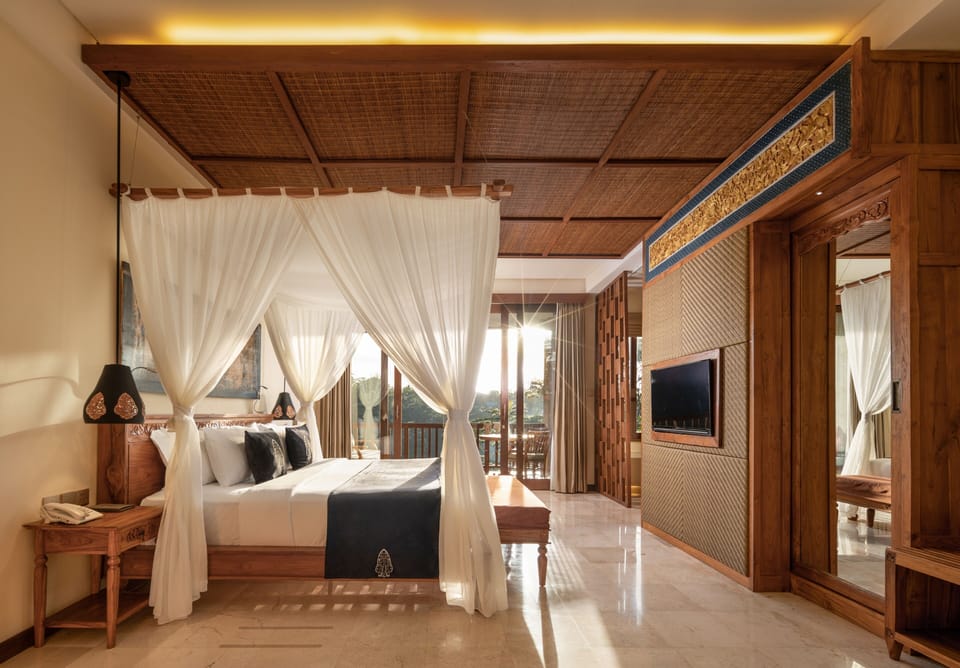 Kayon Jungle Suite | Egyptian cotton sheets, premium bedding, down comforters, pillowtop beds