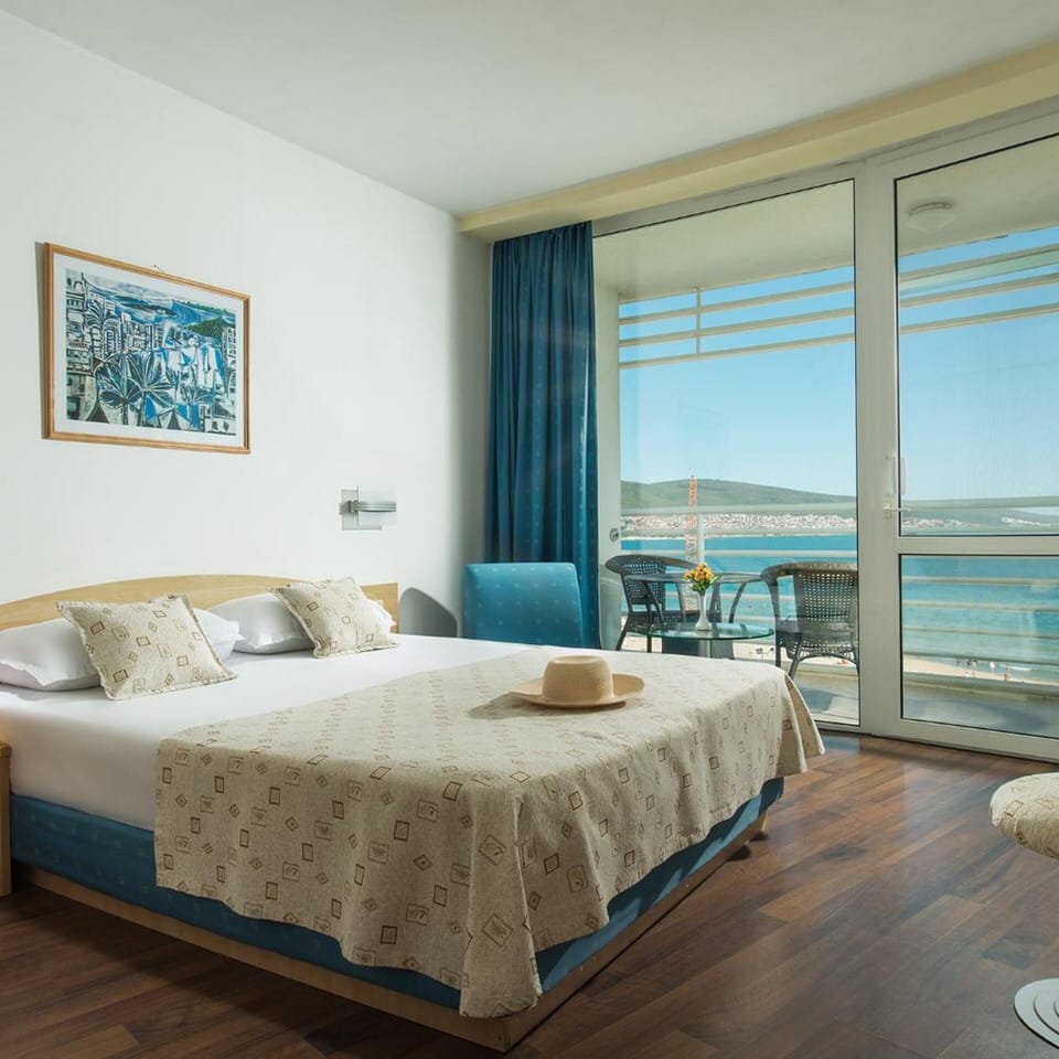 Minibar, desk, iron/ironing board (on request), WiFi (free)