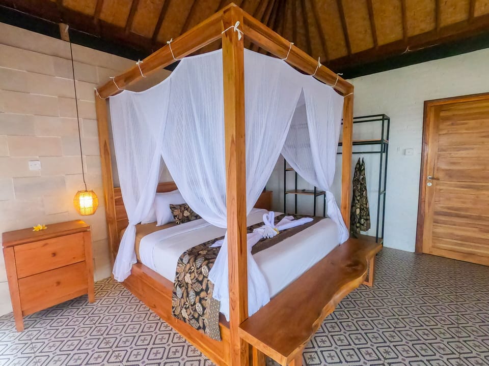 Double or Twin Room, Private Bathroom, Partial Ocean View | 1 bedroom, desk