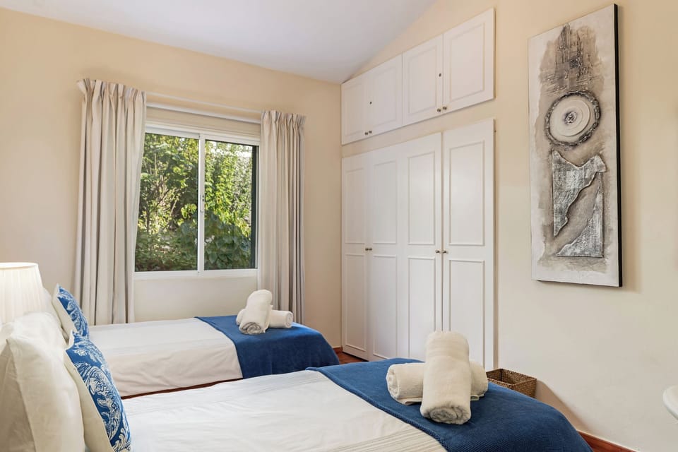 3 bedrooms, in-room safe, desk, blackout drapes