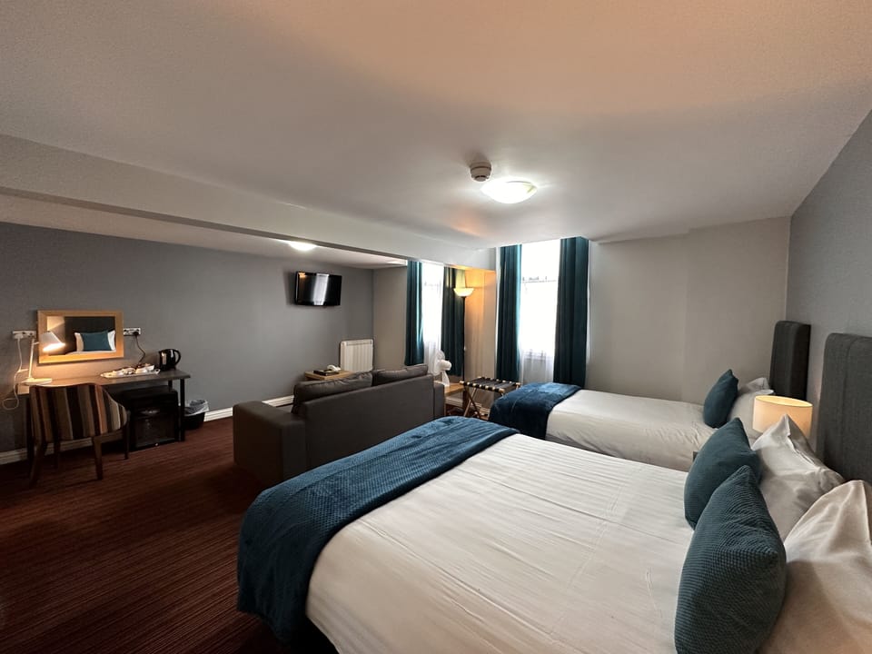 Executive Twin Room | Desk, iron/ironing board, free WiFi, bed sheets