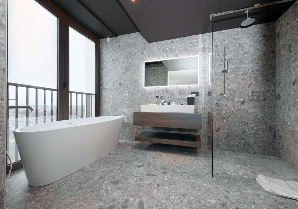 Suite, 1 Bedroom, Balcony | Bathroom | Hair dryer, towels, soap, shampoo