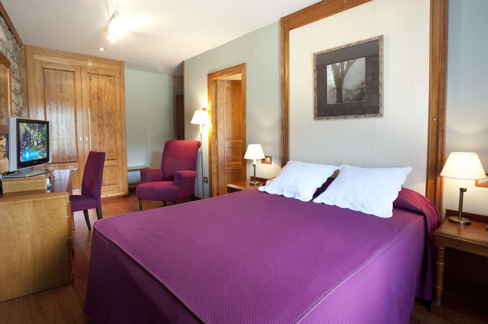 Single Room | Blackout drapes, free WiFi, bed sheets