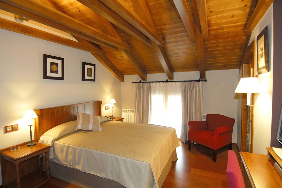 Double Room | Blackout drapes, free WiFi, bed sheets