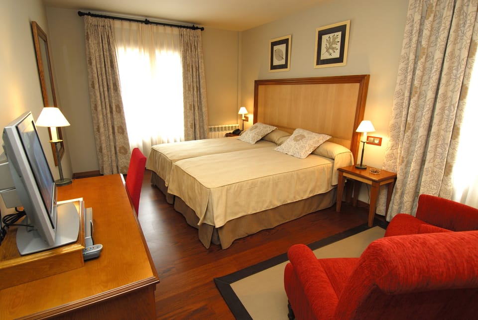Double Room | Blackout drapes, free WiFi, bed sheets