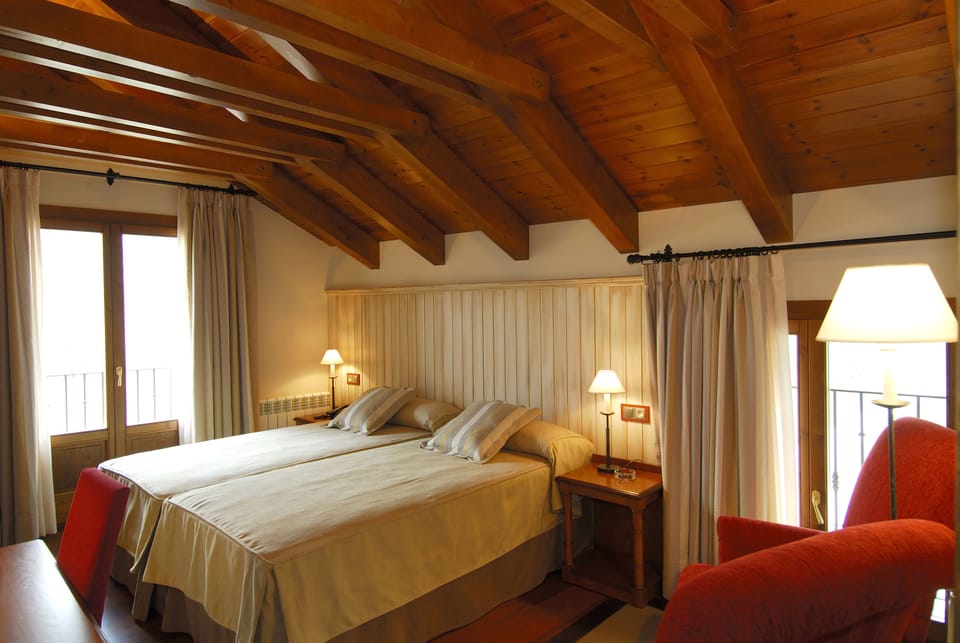 Double Room | Blackout drapes, free WiFi, bed sheets