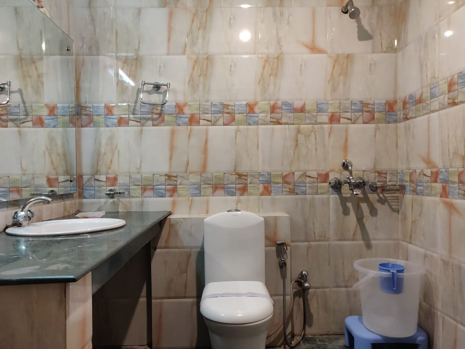 Deluxe Double Room | Bathroom | Spring water tub, free toiletries, towels