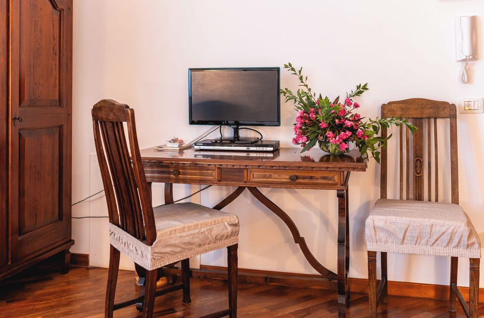 Classic Double Room, Garden View | 4 bedrooms, down comforters, desk, laptop workspace