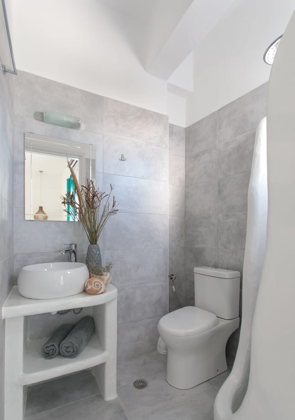 Suite, Balcony, Mountain View | Bathroom | Shower, free toiletries, hair dryer, slippers