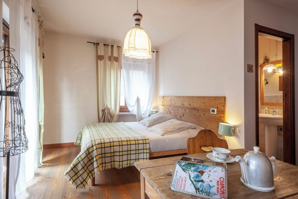 Family Townhome, 6 Bedrooms | 6 bedrooms, down comforters, minibar, individually decorated