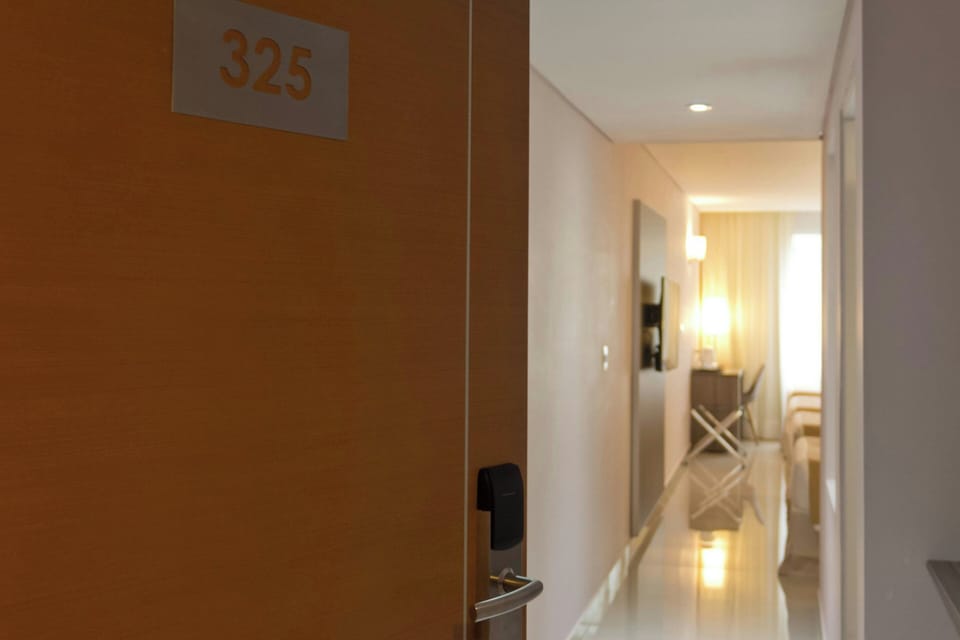 Premium bedding, down comforters, in-room safe, desk