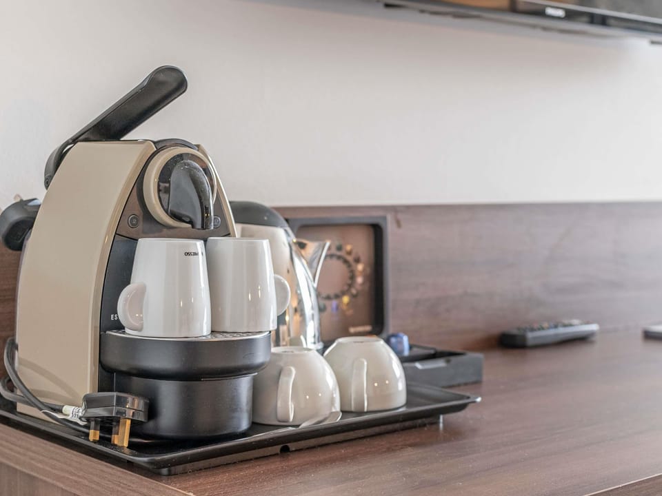 Privilege, Room, 1 King Bed | Premium bedding, desk, laptop workspace, blackout drapes