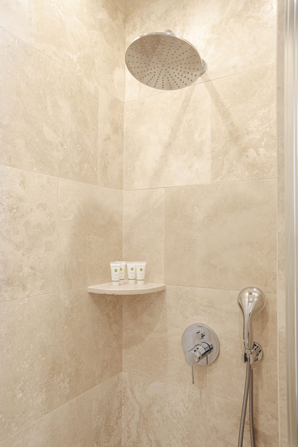 Standard Suite | Bathroom | Free toiletries, hair dryer, towels