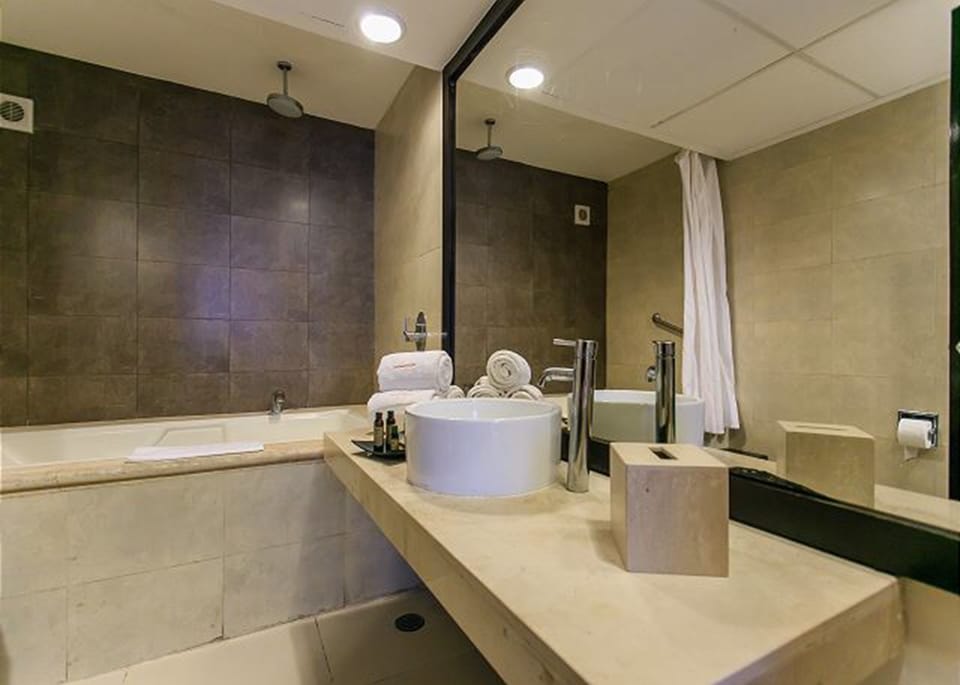Condo | Bathroom | Shower, free toiletries, hair dryer, towels
