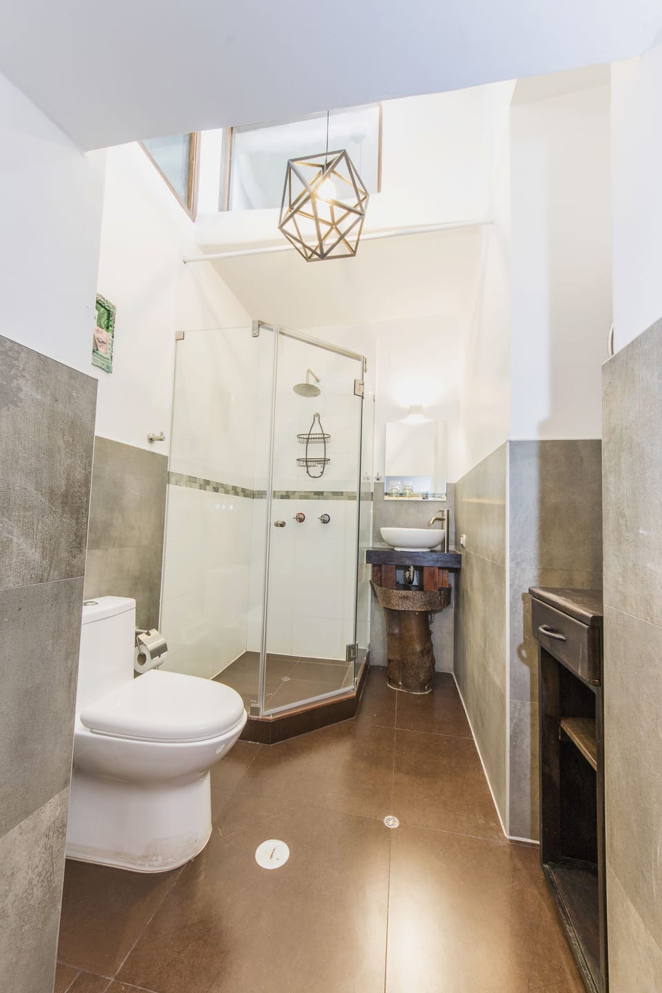 Deluxe Double or Twin Room | Bathroom | Shower, free toiletries, towels
