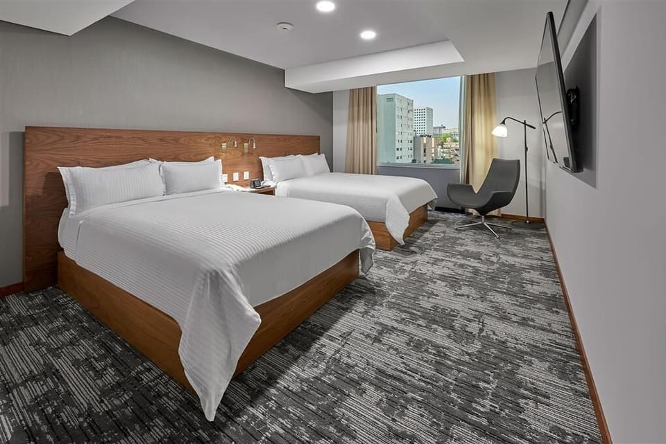 Down comforters, in-room safe, desk, blackout drapes
