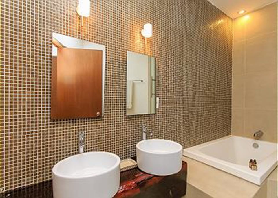 Condo | Bathroom | Shower, free toiletries, hair dryer, towels