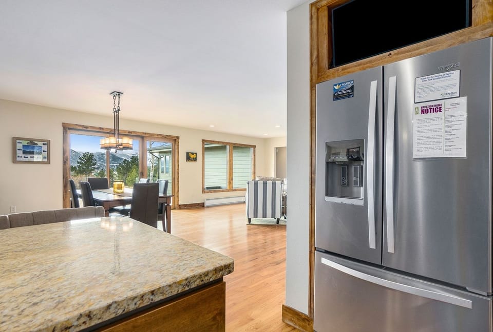House, 3 Bedrooms | Private kitchen | Coffee/tea maker, fridge, microwave, oven