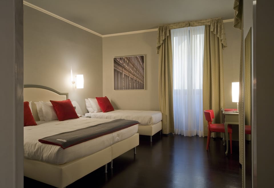 Triple Room | Minibar, in-room safe, desk, free WiFi
