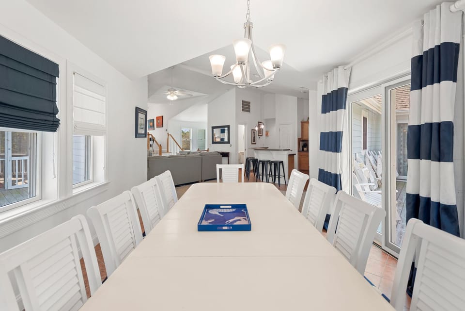 CC131: Sweet Caroline | Top Level Dining Area