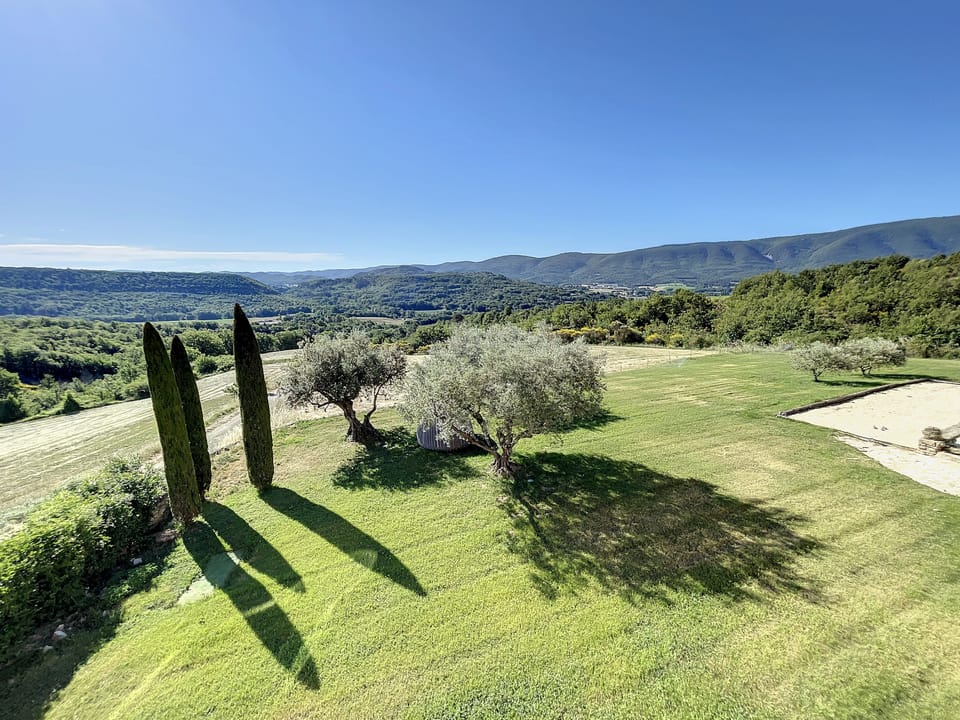 Vue on THE mount Luberon
