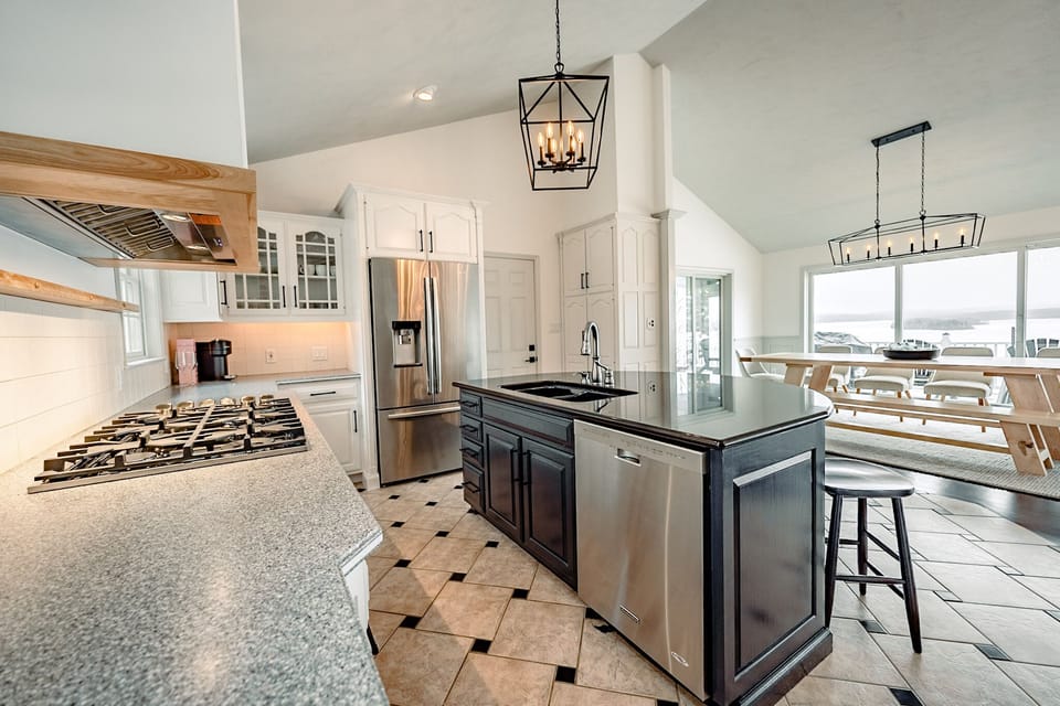 Kitchen: 6Burner Zline cooktop, Commercial Vent, and dishwasher