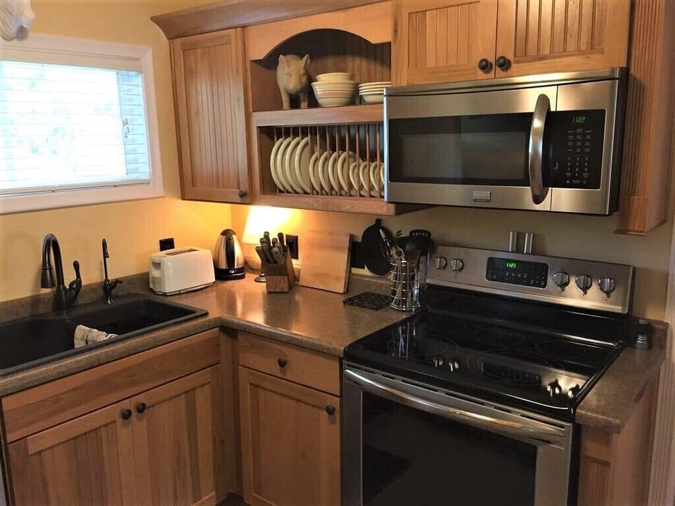 Open cottage shelving