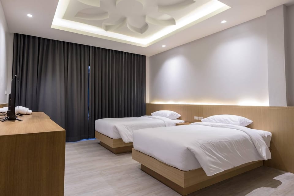 Superior Twin Room | Desk, blackout drapes, free WiFi, bed sheets