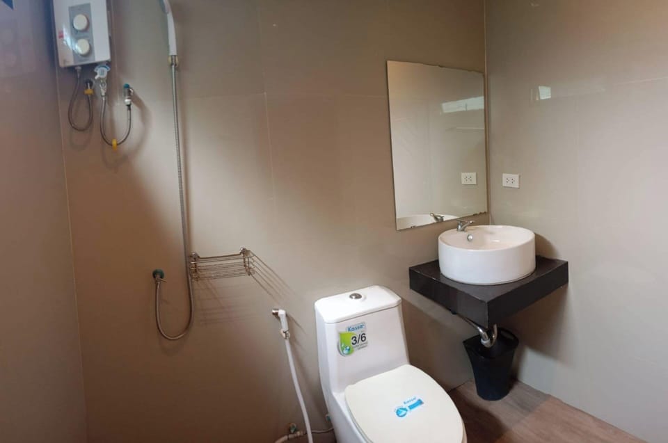 Small Plus Double Room | Bathroom | Shower, free toiletries, towels, soap