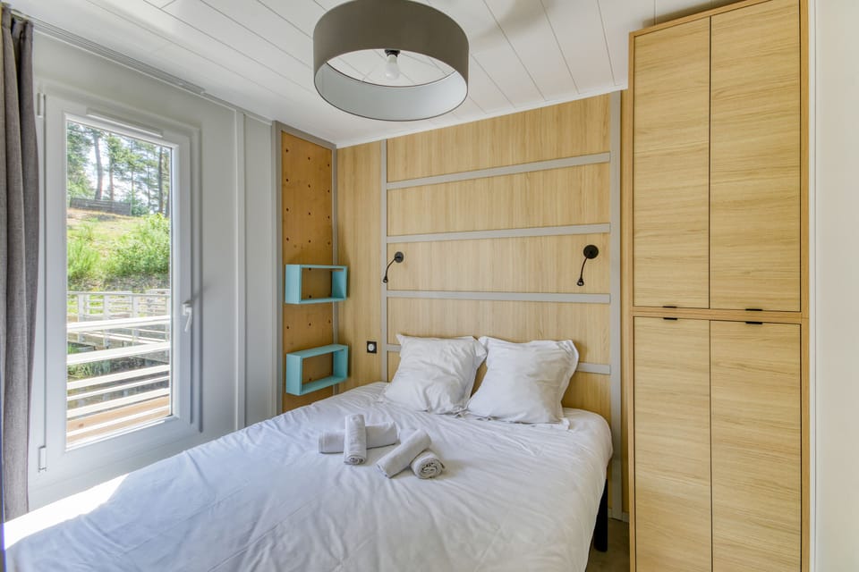 Chalet (Floating) | Individually decorated, individually furnished, bed sheets