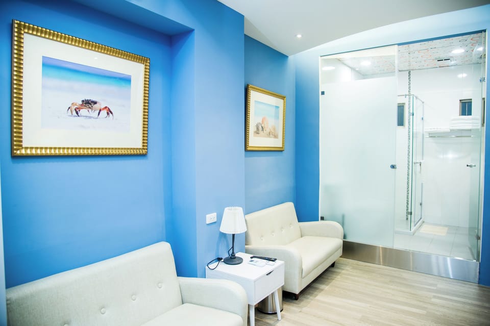 Family Room | 1 bedroom, premium bedding, desk, soundproofing