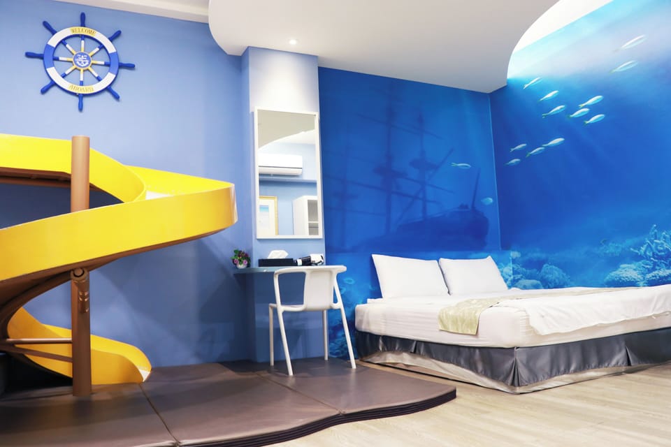 Family Room | 1 bedroom, premium bedding, desk, soundproofing