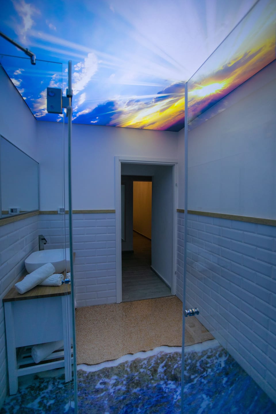 Ocean Suite | Minibar, individually decorated, individually furnished, desk
