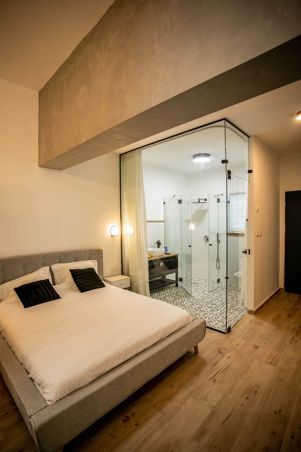Urban Suite | Minibar, individually decorated, individually furnished, desk