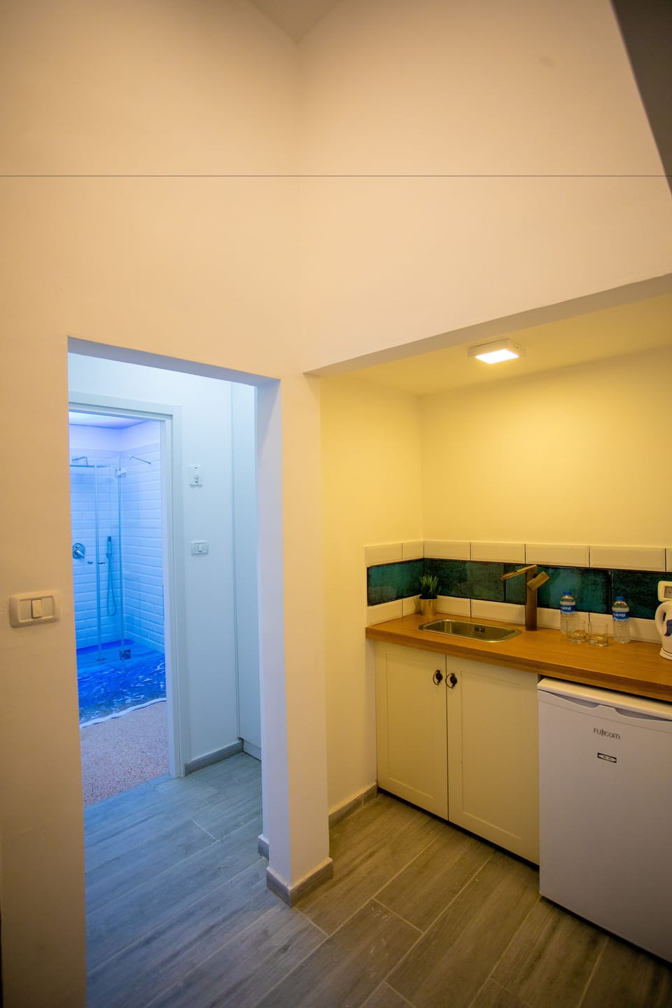 Ocean Suite | Minibar, individually decorated, individually furnished, desk