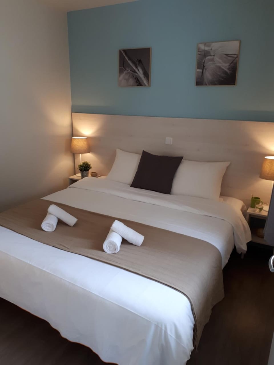 Free cribs/infant beds, bed sheets