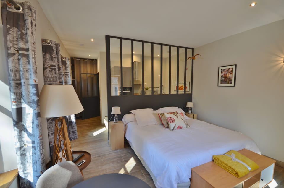 Deluxe Apartment, 1 King Bed, Terrace, Ground Floor | 1 bedroom, premium bedding, in-room safe, soundproofing
