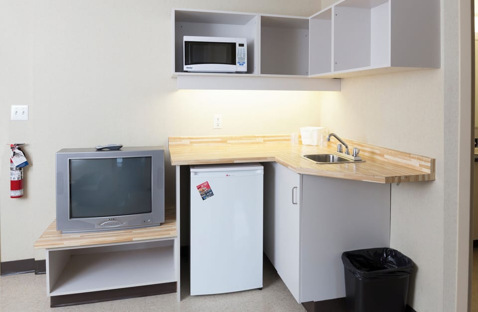 Suite, 2 Bedrooms | Private kitchenette | Mini-fridge, microwave