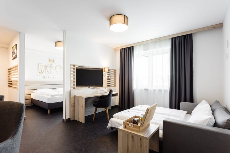 Studio (Wien Gin) | Egyptian cotton sheets, premium bedding, in-room safe, desk