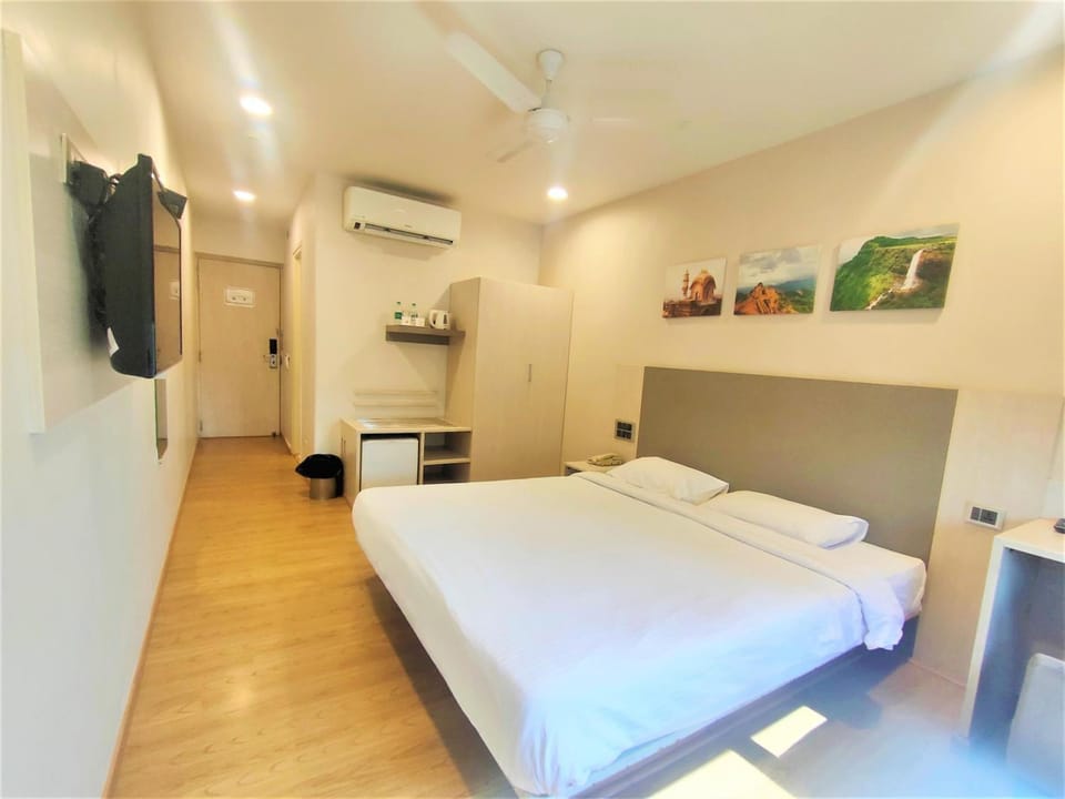 In-room safe, desk, iron/ironing board, free WiFi
