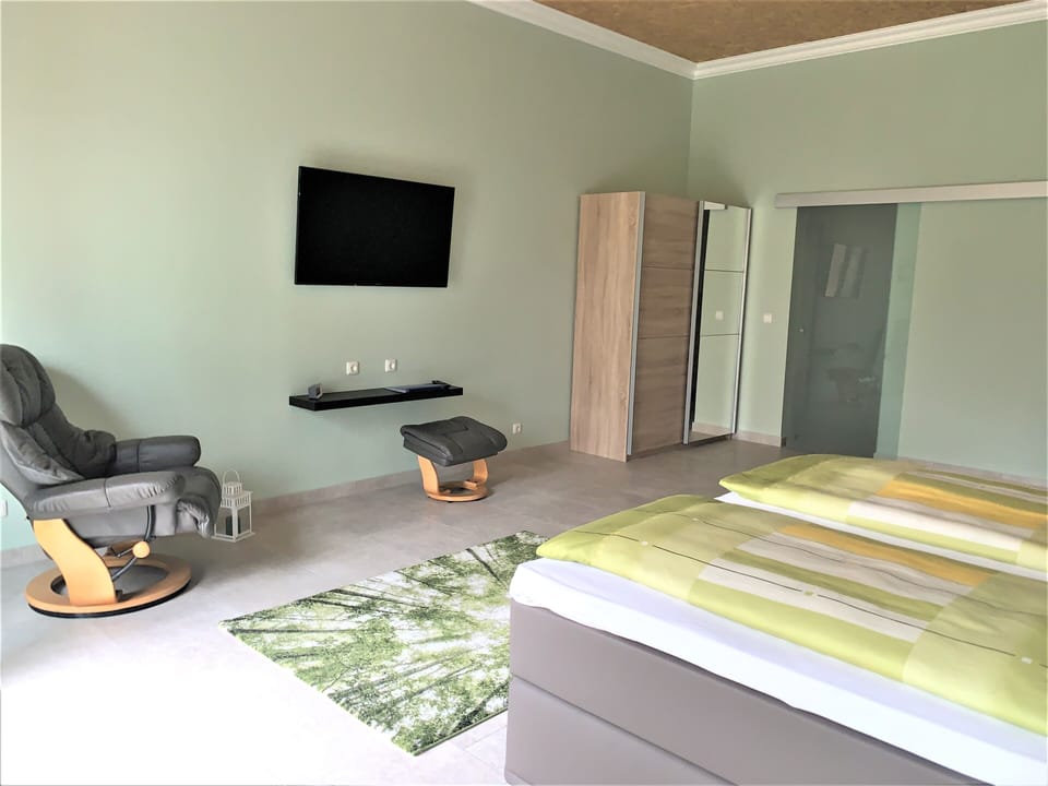 Studio Suite, Garden View | Television