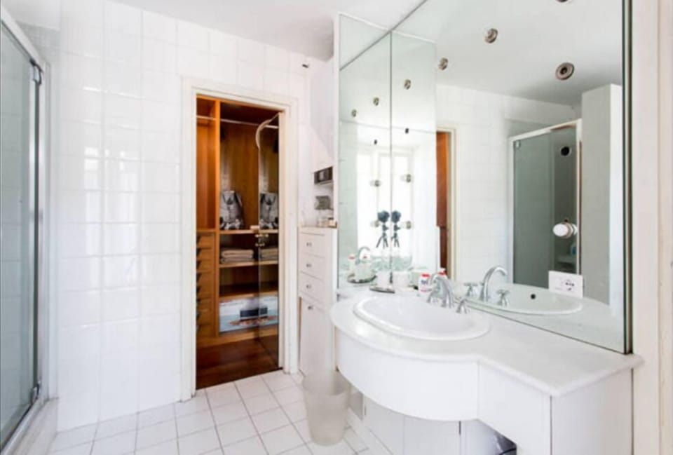 Apartment, 1 Bedroom, Balcony | Bathroom | Shower, rainfall showerhead, hair dryer, bidet