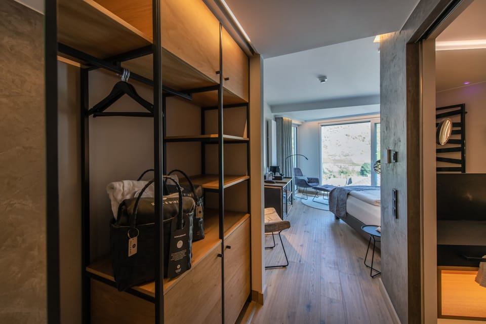 Deluxe Double Room | Hypo-allergenic bedding, minibar, in-room safe, free WiFi