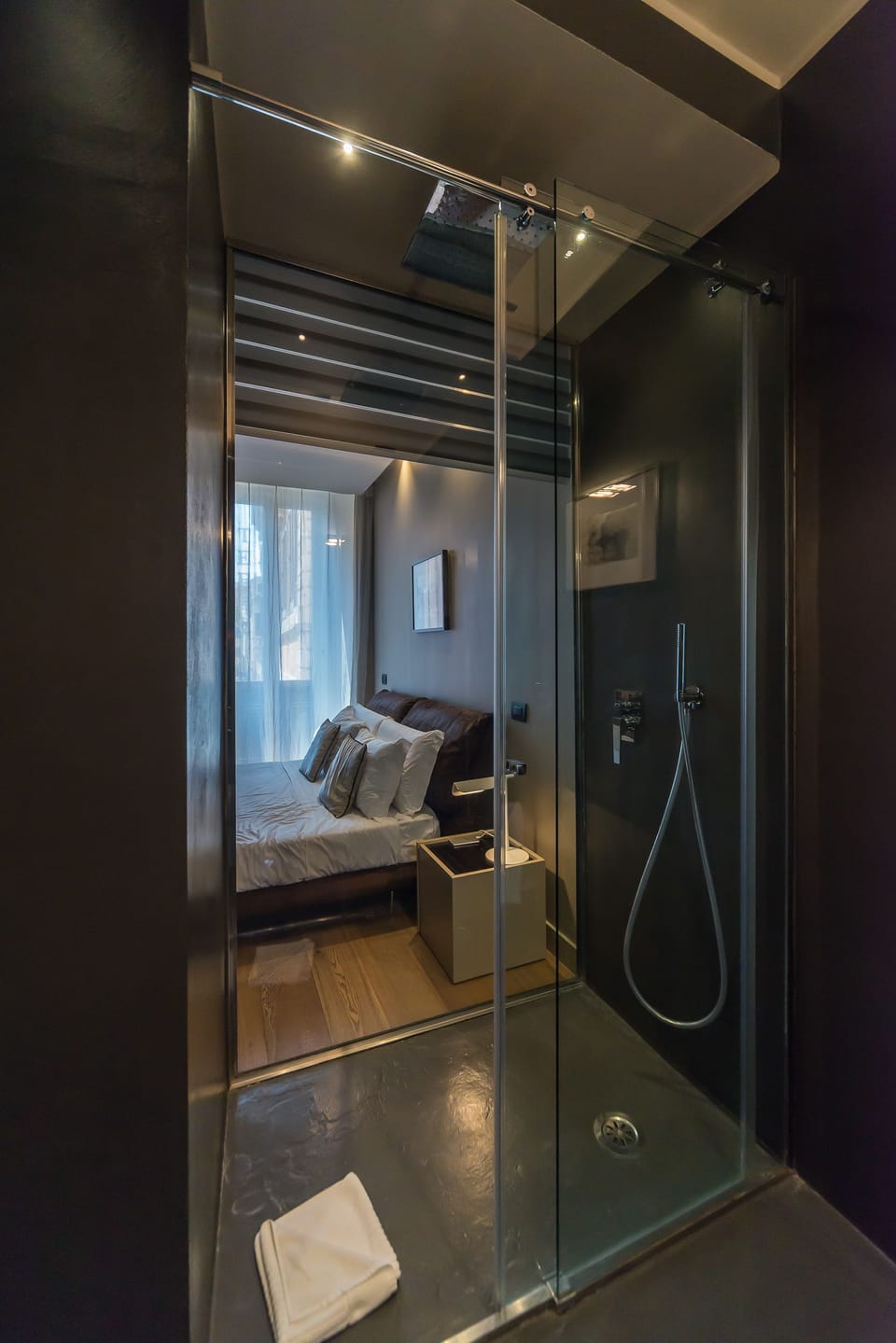 Deluxe Double Room | Bathroom | Free toiletries, hair dryer, bidet, towels