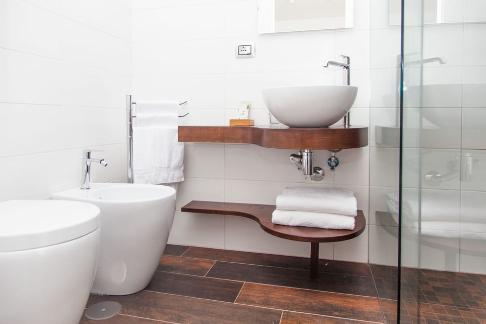 Double Room, Balcony, Sea View (Procida) | Bathroom | Shower, rainfall showerhead, free toiletries, bidet