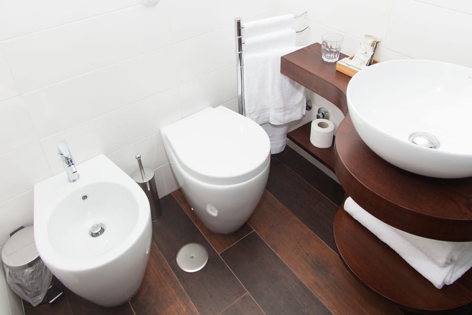 Double Room, Sea View (Positano) | Bathroom | Shower, rainfall showerhead, free toiletries, bidet