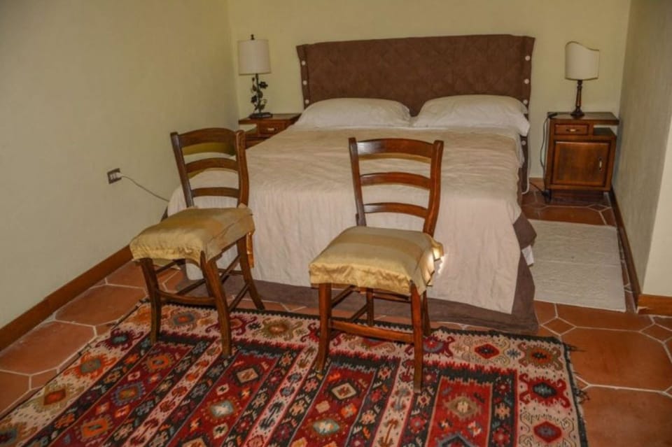 Double Room, Shared Bathroom | Free WiFi